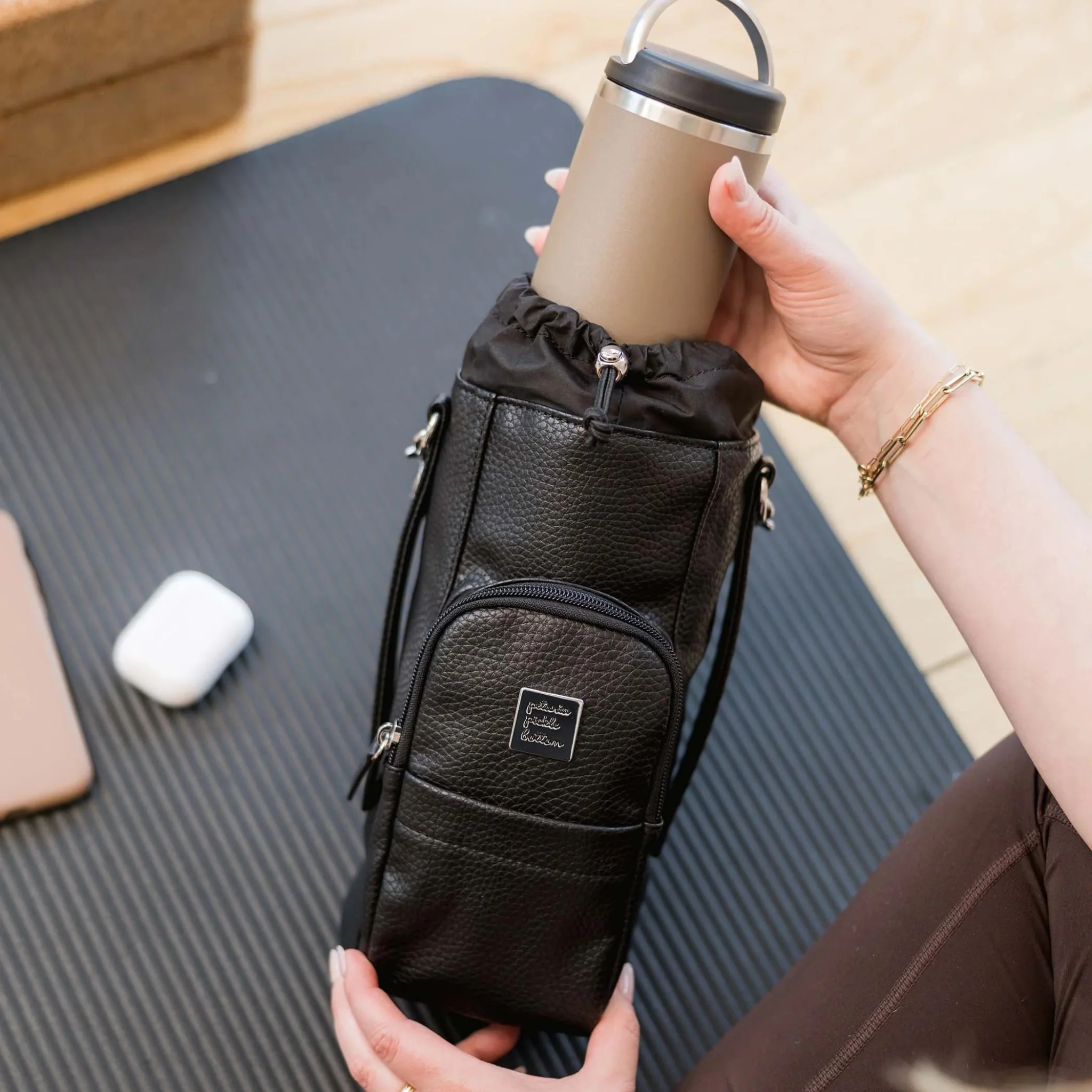 On-the-go  Accessory Bundle in Ebony - Image 3